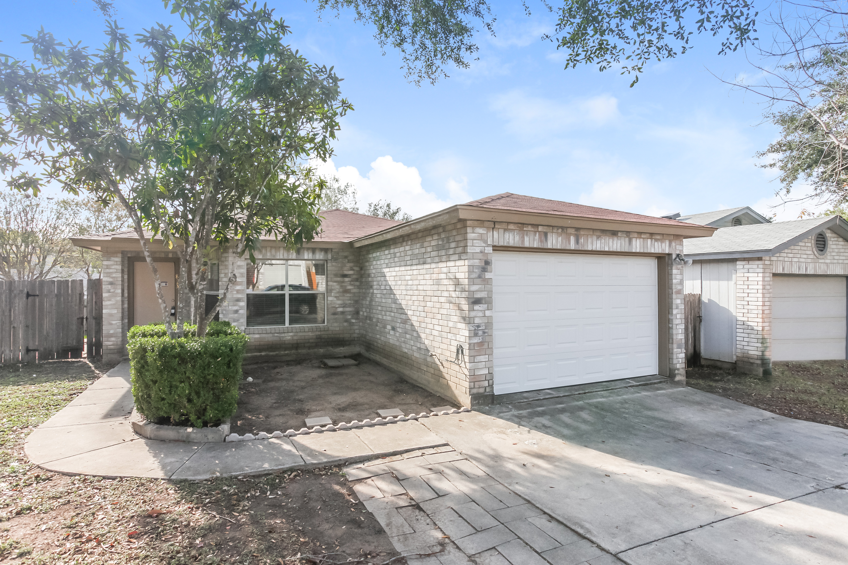 823 Meadow Stone Converse, TX 78109